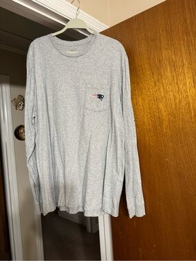Vineyard Vines Light Gray Long-Sleeve Pocket Tee with Patriots Logo
